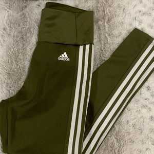 Four pair of leggings for price one